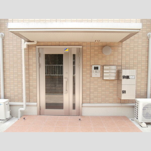 北公園レジデンス102号室 エントランス