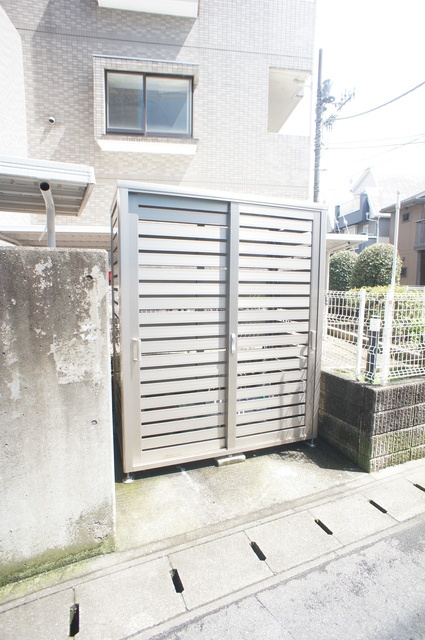 ソイ・コート幕張0403号室 敷地内ゴミ捨て場