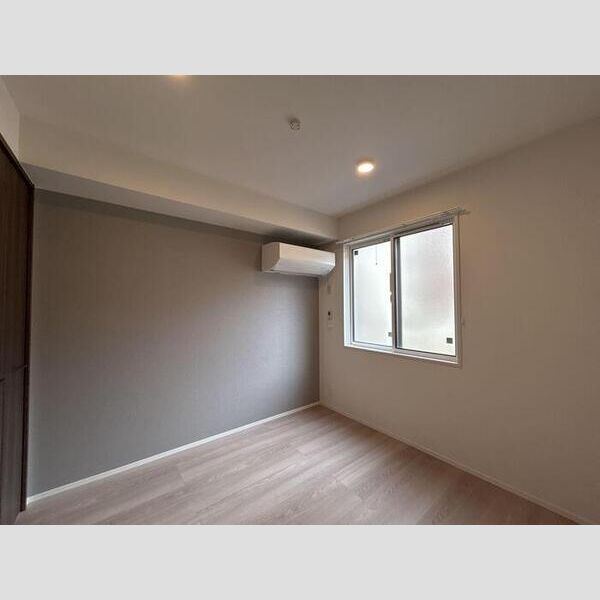 セレスティア西綾瀬105号室 洋室