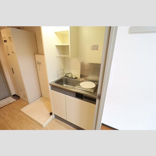 コンフォール小泉104号室 キッチン　IH一口コンロ