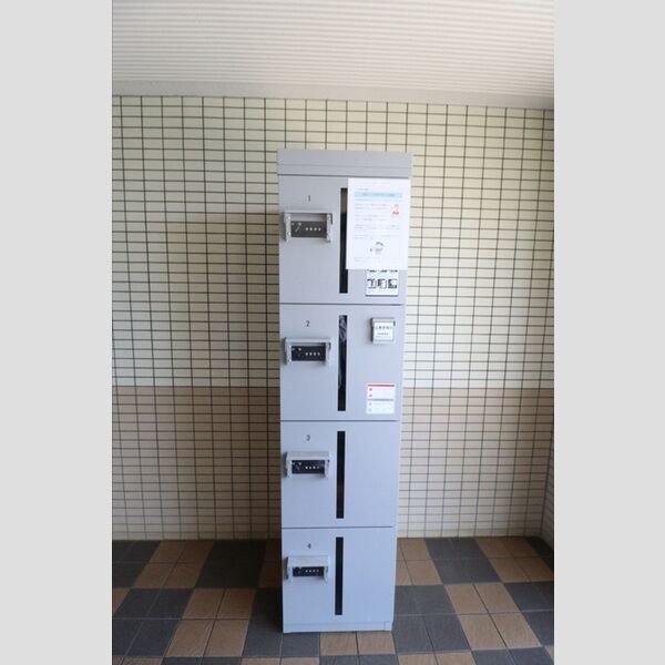 グラースマロニエ104号室 宅配ボックス