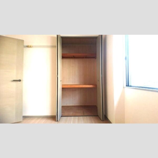 ピュアコート　(2)弐番館103号室 物入  洋室(5帖)