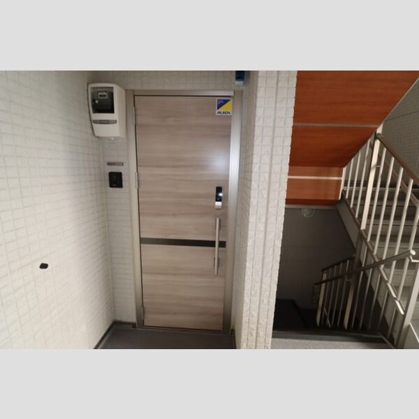 セレスティア大島205号室 玄関ドア