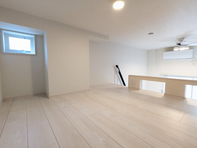 エイチワイコネクト東大泉0102号室 リビング