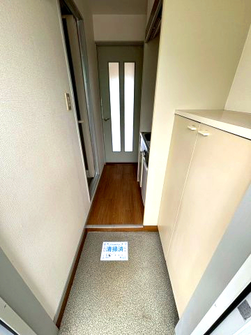 グランドール日野203号室 玄関