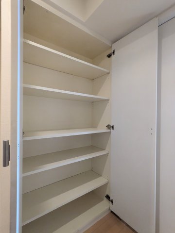 ガーデン板橋氷川町1214号室 収納