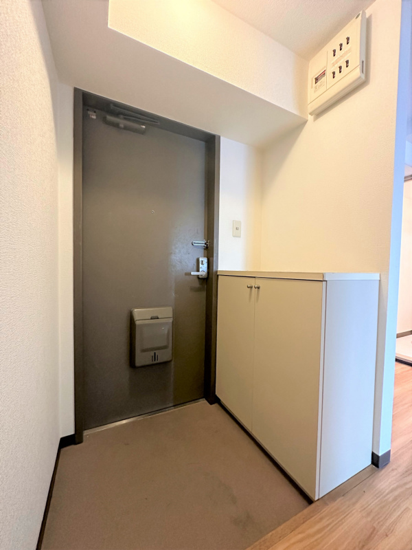 プラザ仲町台センター6階 玄関