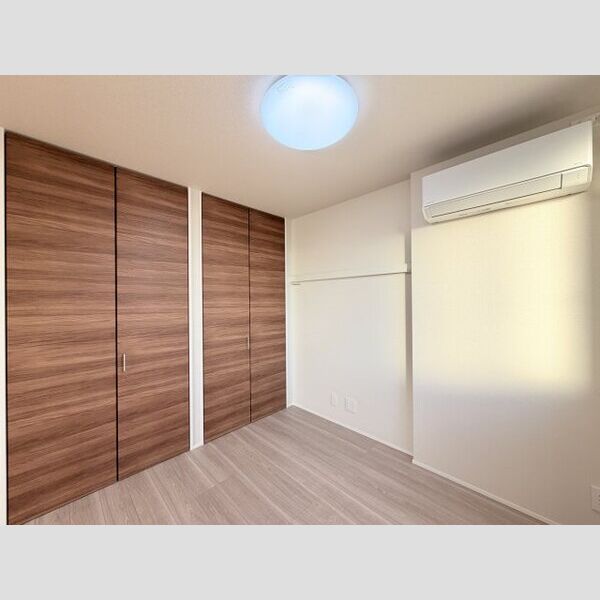 フレジア302号室 洋室にも照明とAC装備済み♪