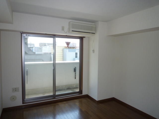 ＮＴ　ＣＯＵＲＴ1002号室 リビング