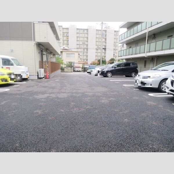 ルーエ　B102号室 駐車場