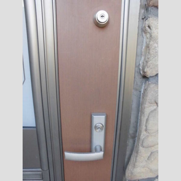 Green Forest聖蹟B102号室 玄関ドア(鍵は1キー2ロックです)