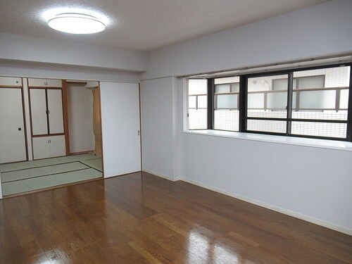 ライオンズマンション与野本町 リビングダイニング（別角度）