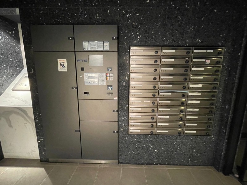 エルミタージュ横濱弘明寺4階 メールコーナー