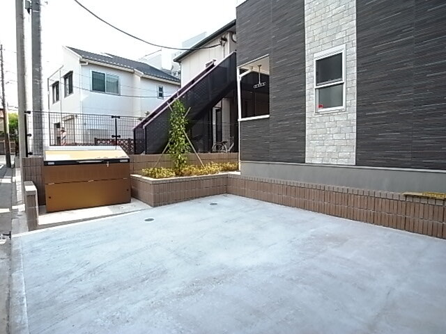 リブリ・ADONIS3階 エントランス