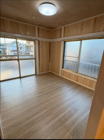 サーファーズハウス　八王子 日当たり良好で、木のぬくもりを感じられるお部屋です