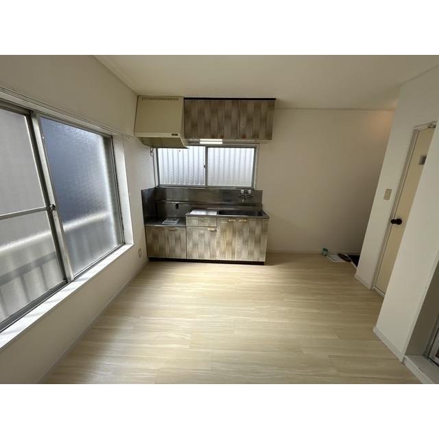 サンシャインハイツカジワラ205号室 内観