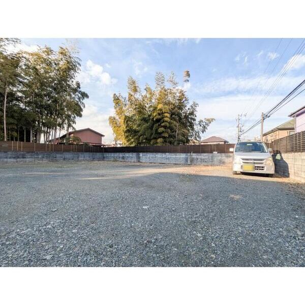 エステートピアラフォーレA101号室 駐車場