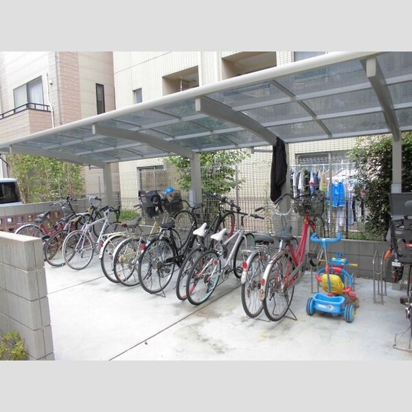 エテルナ瑞江301号室 駐輪場