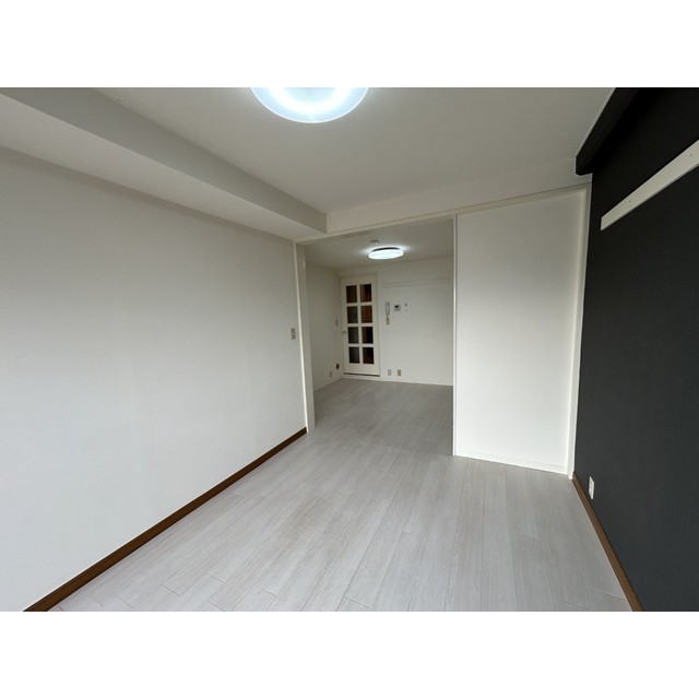 ホワイトパレス大宮402号室 リビング