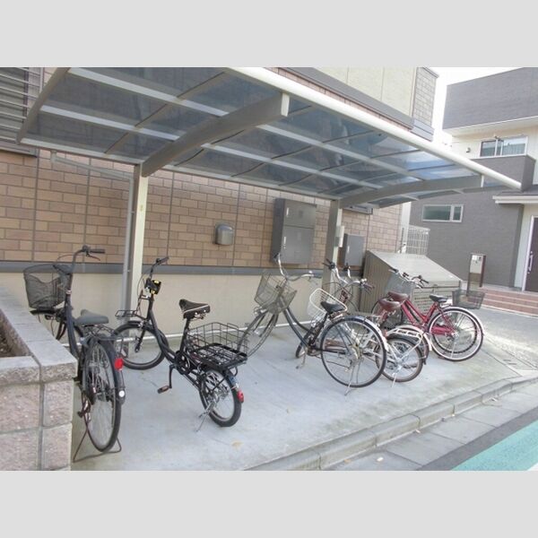 ジュ・マルティ 駐輪場