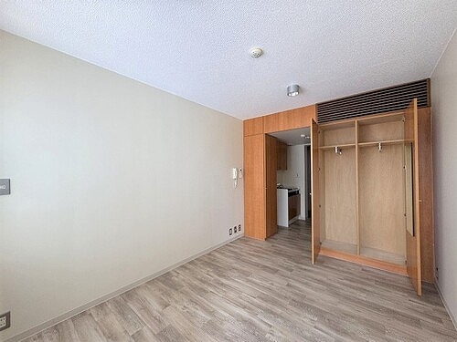 ハウス・エプタ5階 洋室別角度　約６．０畳　エアコン有　※クリーニング前