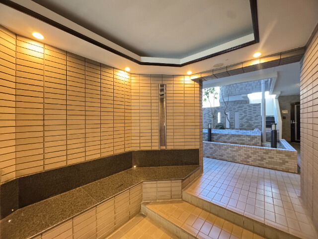 ローズガーデンＡ３２番館(A-032)2階 エントランス