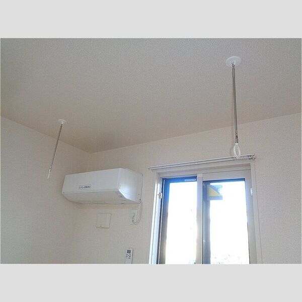 セジュールオッツ東下沢102号室 室内物干し