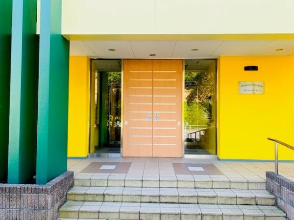 マンションホワイトホース1階 エントランス