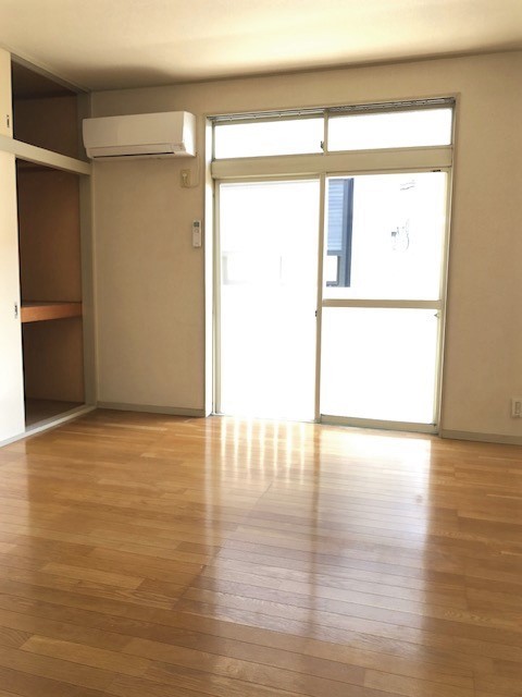 コーガフラット 8帖と広々としたお部屋です♪