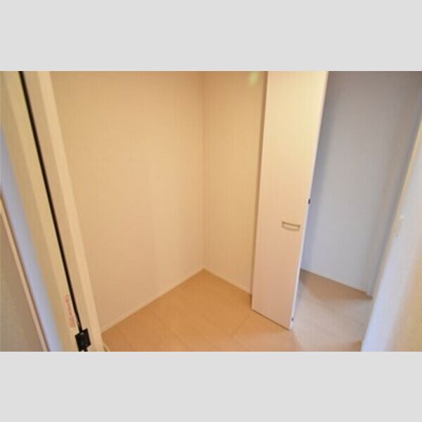 ハイネスCDFE　F201号室 廊下収納