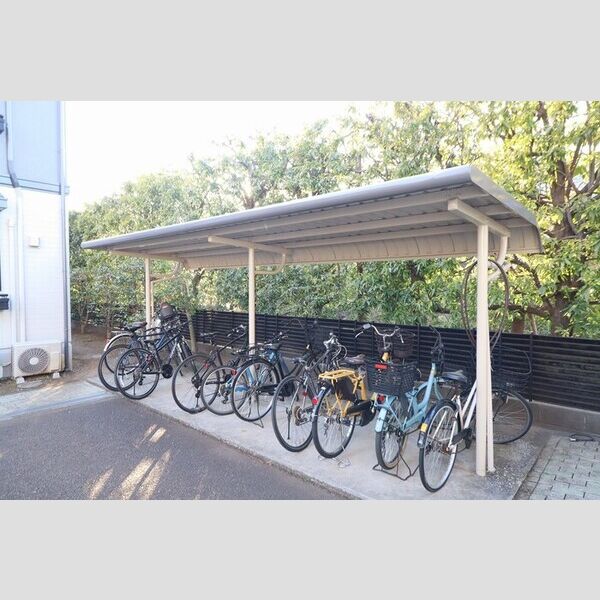 アヴァンティコート　B202号室 屋根付き駐輪場