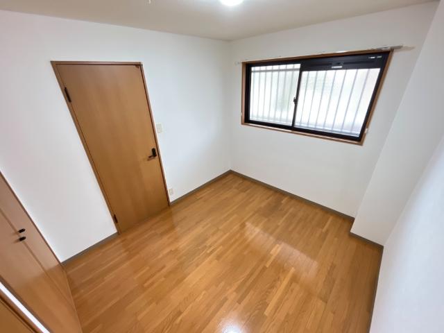 シャイニングｉｎ青葉Ⅱ101号室 北側洋室