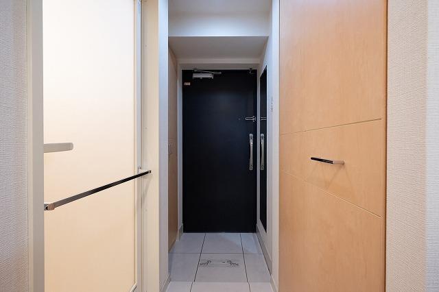 コンシェリア新橋7階 玄関