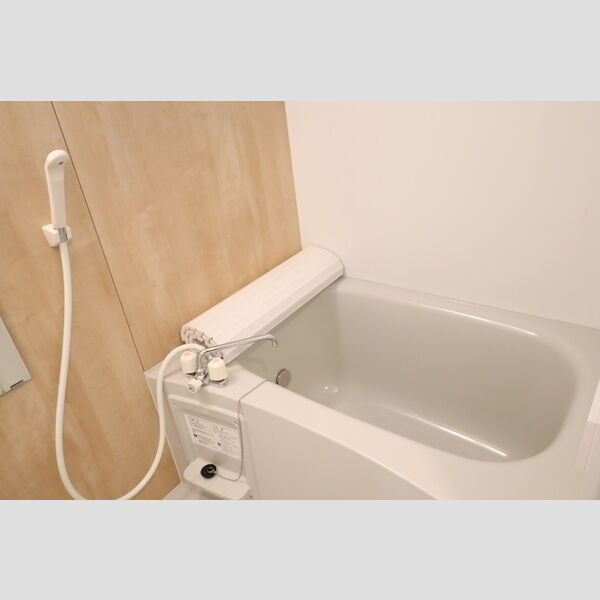 メゾンフォレストⅦ 追い焚き給湯機能付き浴室(小窓付)