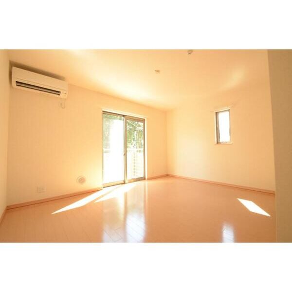 ラヴェールMY　203号室 リビング