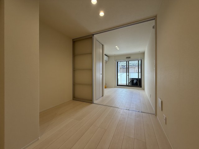 Ｍｉｌｅｓｔｏｎｅ　Ｓａｓａｚｕｋａ0205号室 リビング