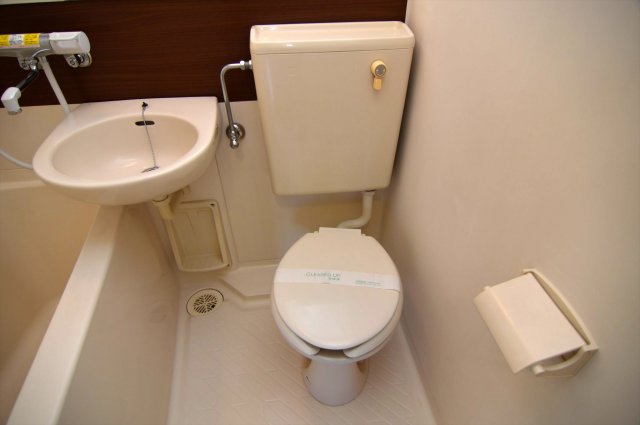 シャルール浅間町2D号室 トイレ