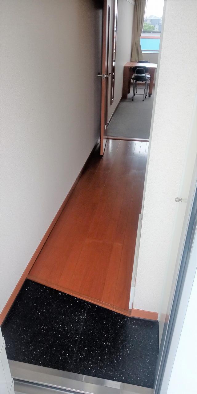 レオパレスマーテルコサージ１２ 玄関