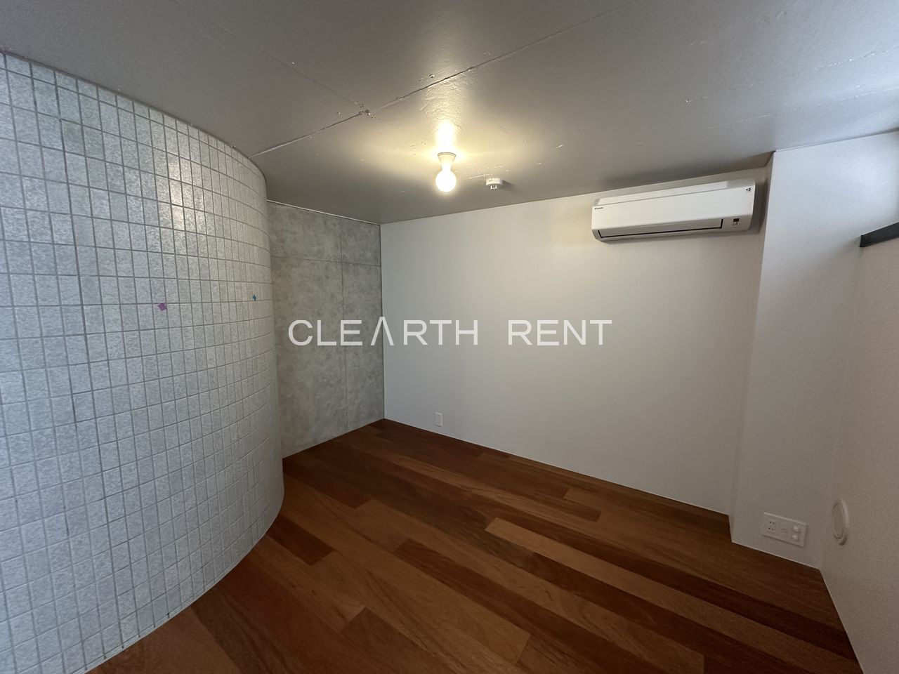 アスタルテ上原1階 天井高の変化や円柱の存在が、空間にリズムと表情を与える住まい