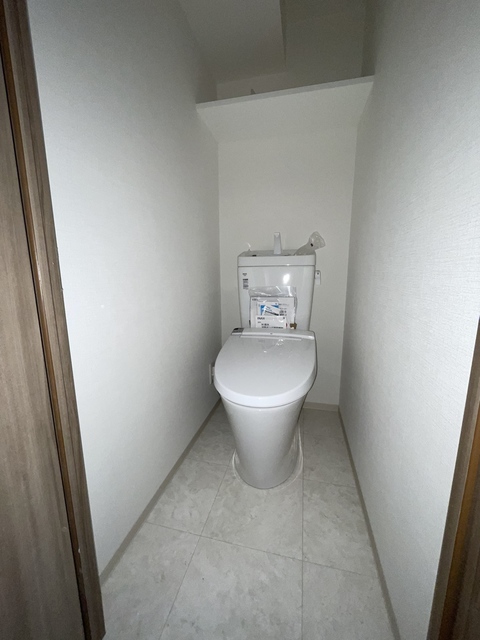 ガーラ・ステーション東神奈川8階 落ち着いた色調のトイレです
