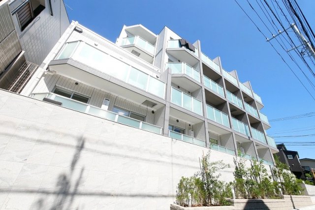 PREMIUM CUBE 新宿中井1階 外観