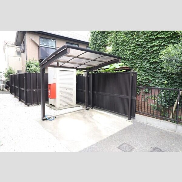 メゾンプランドール 駐輪場