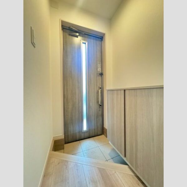 メゾンボヌール101号室 人感センサー付きの玄関♪シューズBOX有り