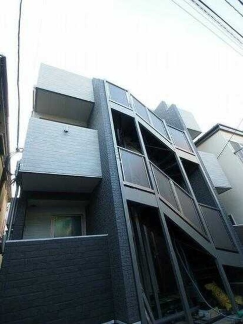 リーヴェルポート横浜英町テルツァ エントランス