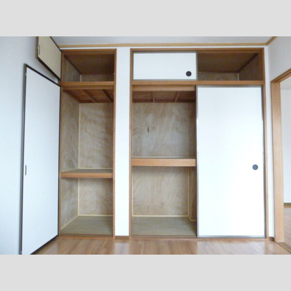 ロイヤルアネックス弐番館 押入