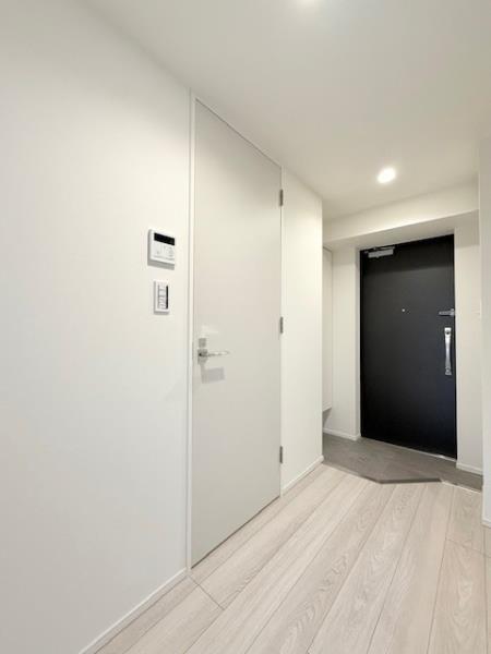 エレミ本蓮沼3階 玄関