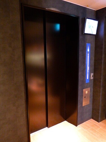 ＲＥＦＲＡＭＥ ５ Ｉｒｉｙａ7階 エレベーター　※内覧会2022年10月撮影