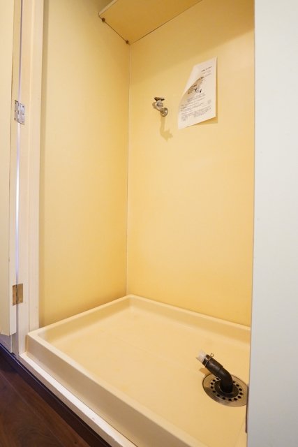 メゾンカルム横浜2階 室内洗濯機置場