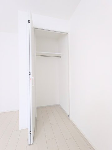 エルファーロ中野新井薬師0101号室 収納