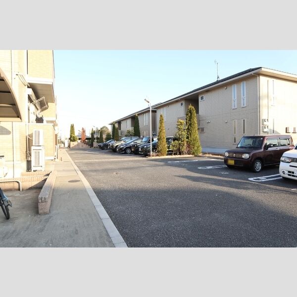 ラフレ仲道　C 駐車場